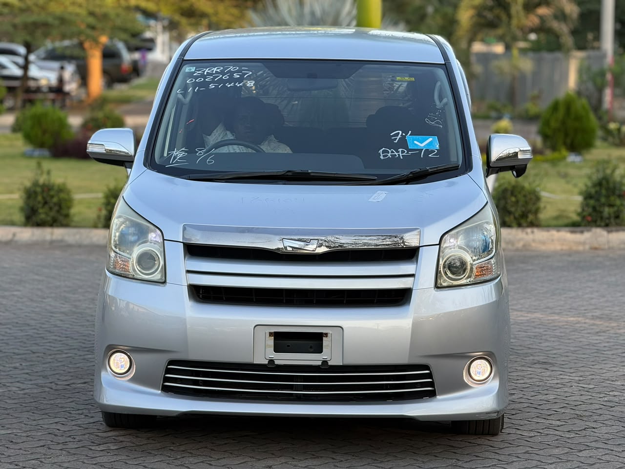 TOYOTA NOAH